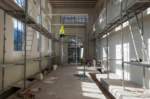 Comment créer une cloison amovible pour diviser une grande pièce sans travaux lourds?